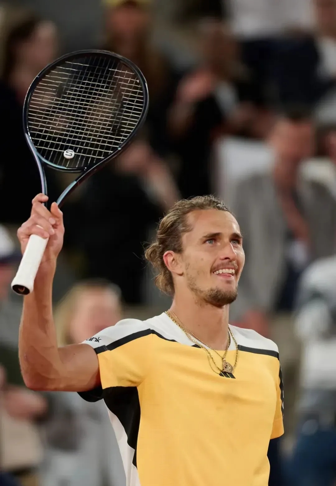 包含世界网球队险胜意大利网球队，兹维列夫送出助攻的词条